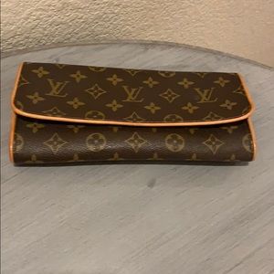 Louis Vuitton Monogram Canvas Envelope Clutch